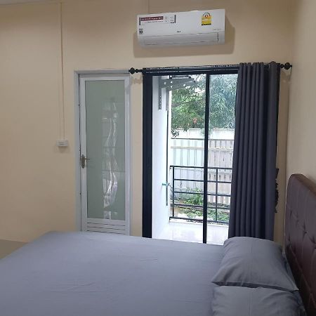 Room62 Lom Sak Екстериор снимка
