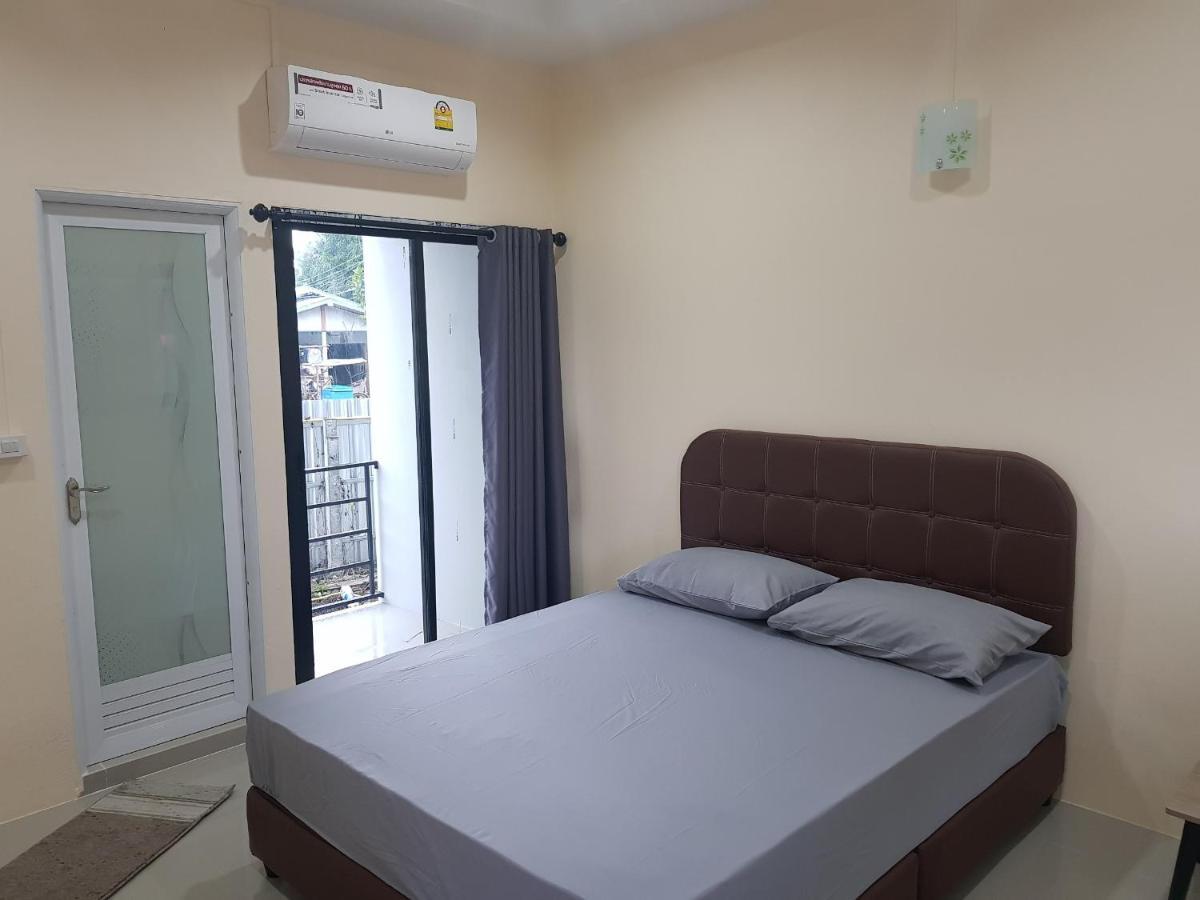 Room62 Lom Sak Екстериор снимка
