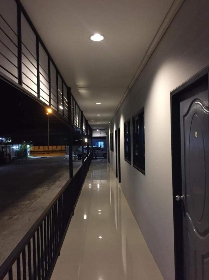 Room62 Lom Sak Екстериор снимка