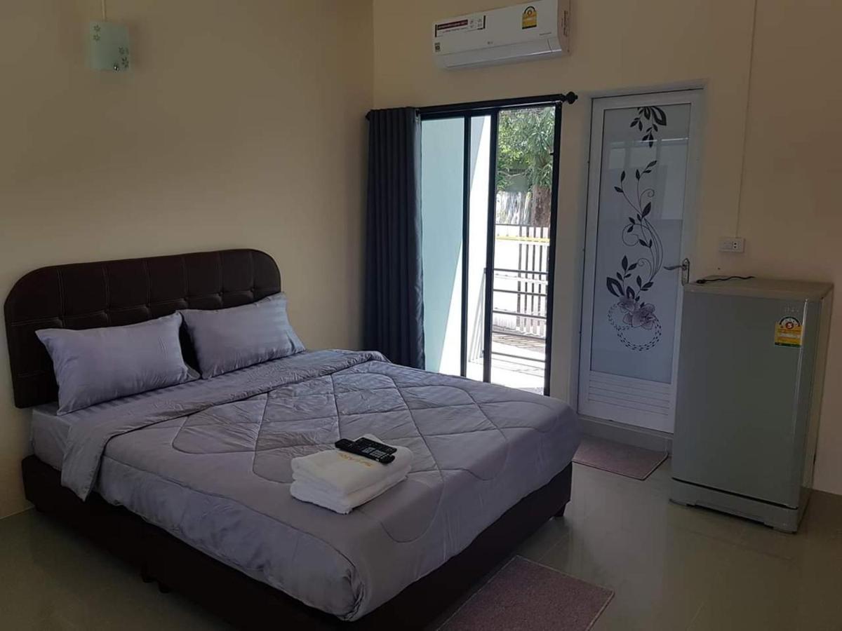 Room62 Lom Sak Екстериор снимка