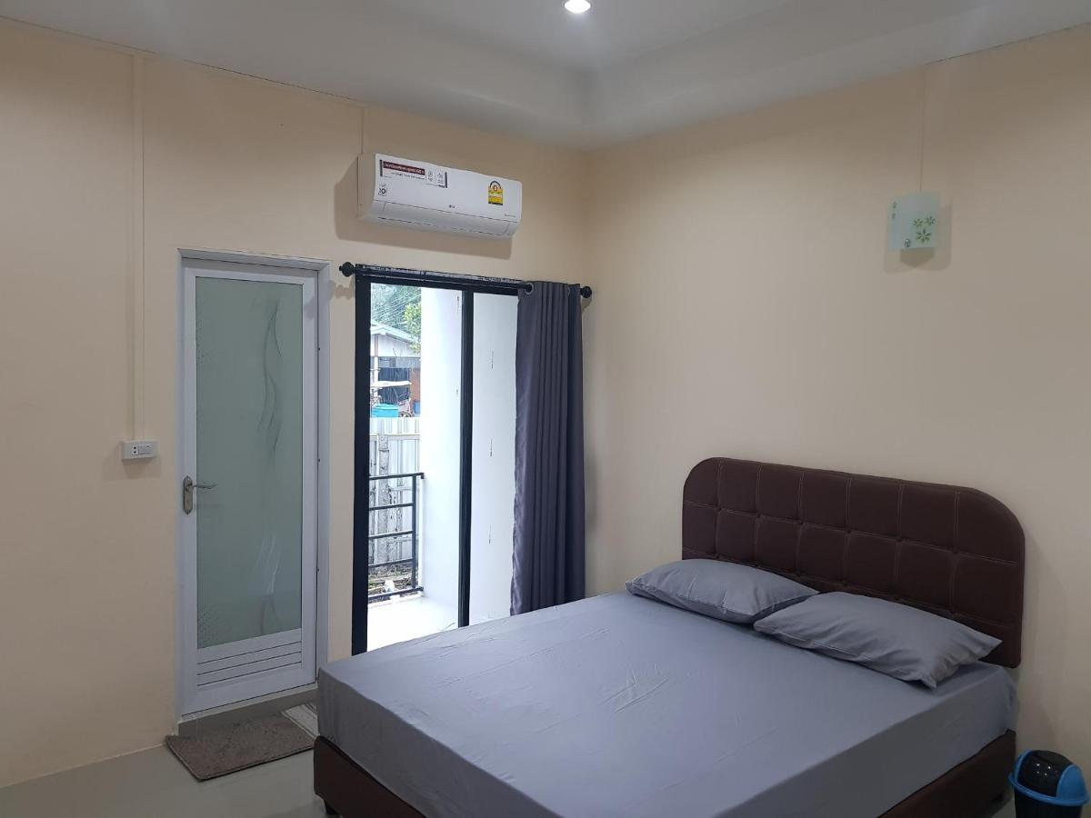 Room62 Lom Sak Екстериор снимка
