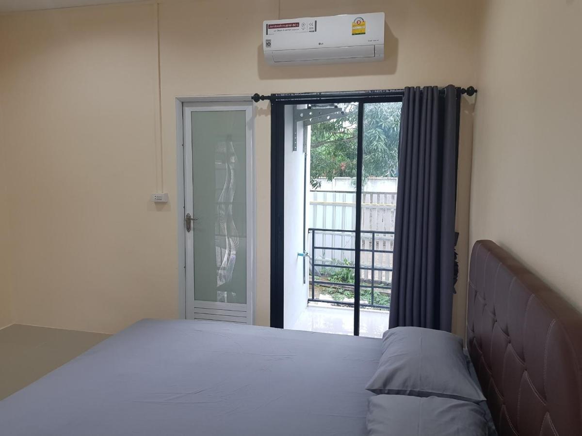Room62 Lom Sak Екстериор снимка