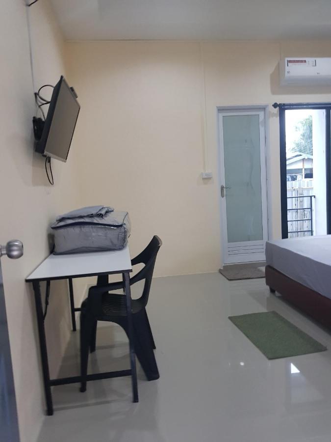 Room62 Lom Sak Екстериор снимка